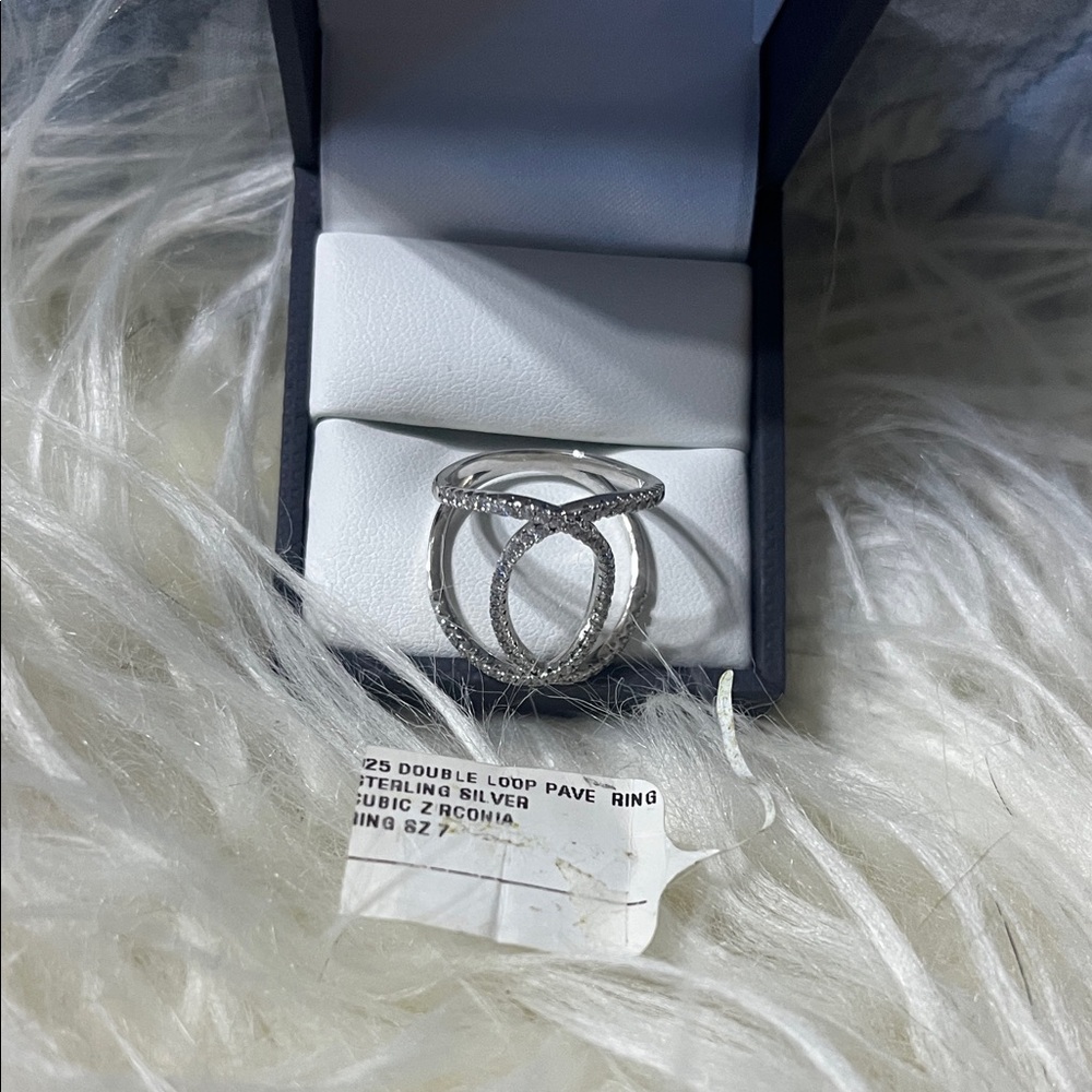 Elegant Silver Interlocking Ring - image 2